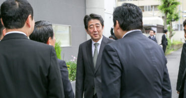 2015/5/16神戸市長田区のトアセイコーさんを訪問する安倍晋三内閣総理大臣