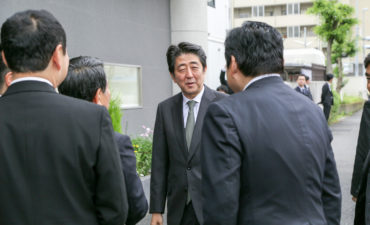 2015/5/16神戸市長田区のトアセイコーさんを訪問する安倍晋三内閣総理大臣