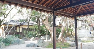 2016年正月、湊川所神社の本殿までの通路