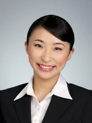 就活女子のスーツ着こなし、身だしなみ